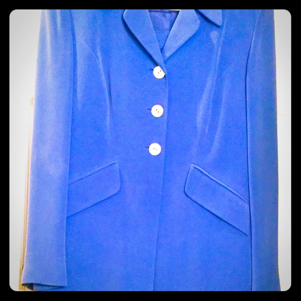 Classic, elegant, tailored 2-piece suit